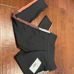 NWT. Zyia Active peach coffee block light & tight legging size 6-8